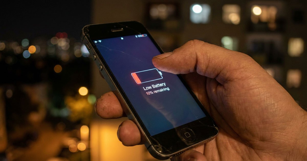 celular com bateria fraca e sinais de desgaste